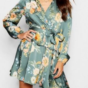 💋 Floral Print Wrap Dress